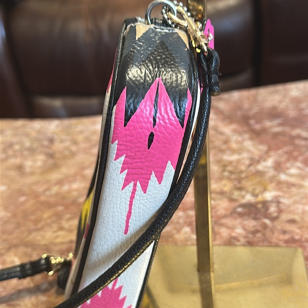 Coach tribal shoulder bag w/matching wristlet - Picture 14 of 17